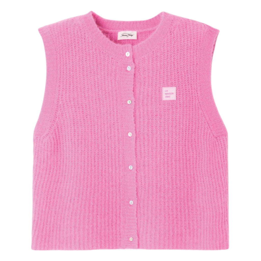 Pink sleeveless cropped cardigan with round neck, "La Maison AMV" patch on the front and mother-of-pearl buttons.
American Vintage Bubble Pink Marled East Vest Cardigan - Jo And Co American Vintage Bubble Pink Marled East Vest Cardigan - American Vintage