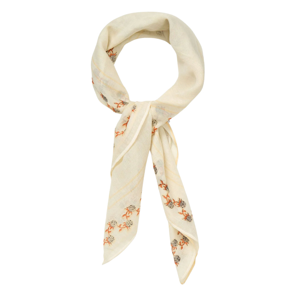 White scarf with floral pattern border.
Beck Sondergaard Birch White Brombeere Cotta Scarf - Jo And Co Beck Sondergaard Birch White Brombeere Cotta Scarf - Beck Sondergaard