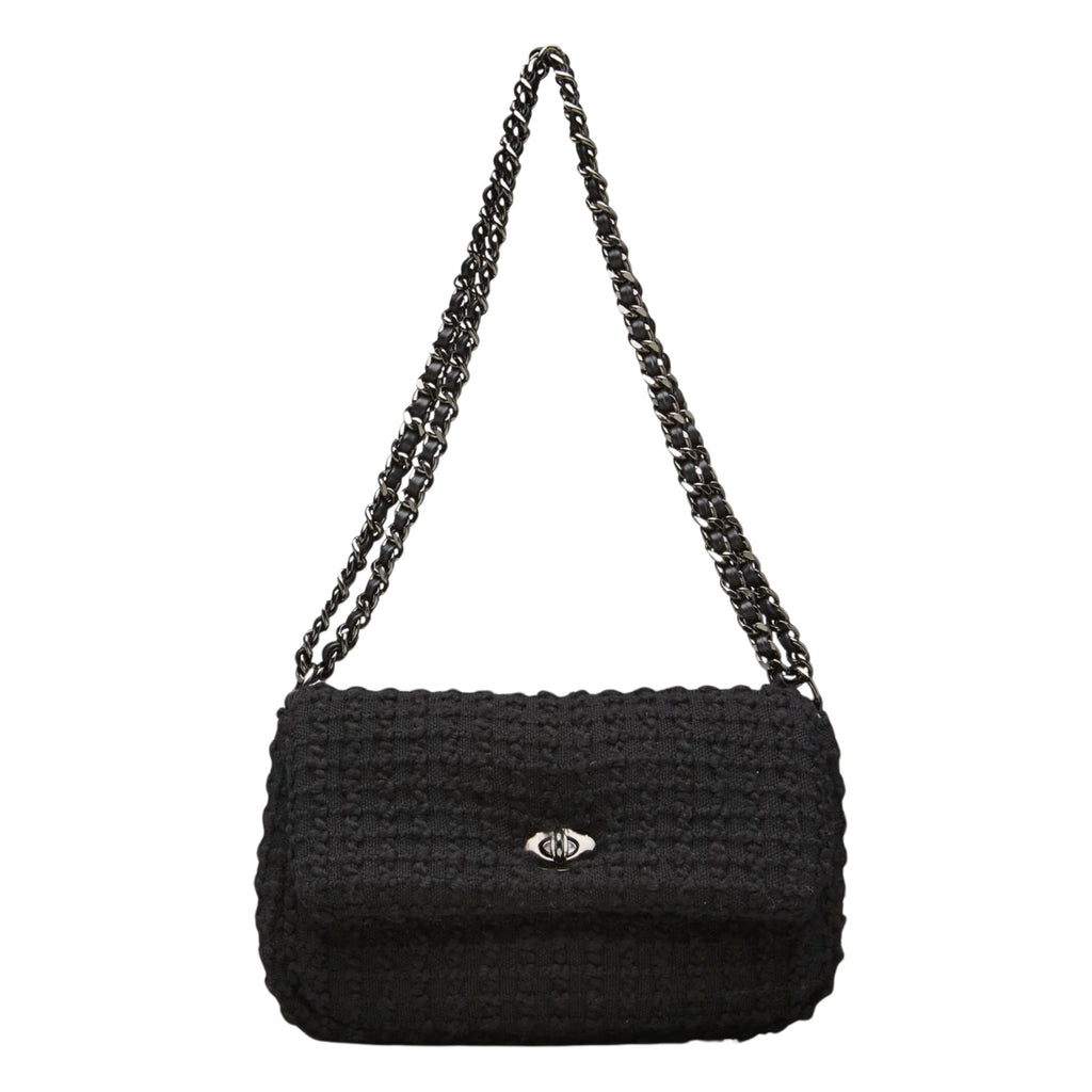 Black handbag with chain strap.
Beck Sondergaard Black Ashby Hollis Bag - Jo And Co Beck Sondergaard Black Ashby Hollis Bag - Beck Sondergaard