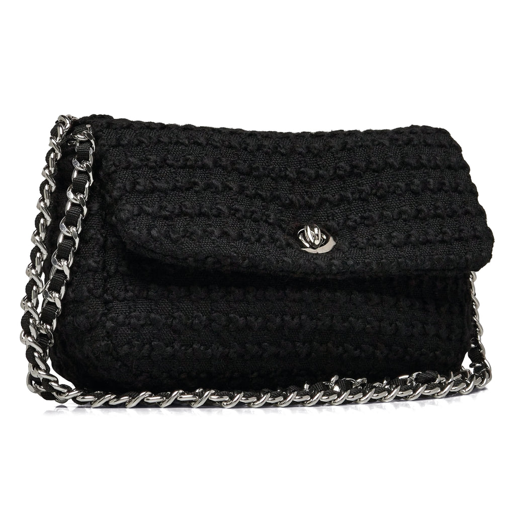Black handbag with chain strap.
Beck Sondergaard Black Ashby Hollis Bag - Jo And Co Beck Sondergaard Black Ashby Hollis Bag - Beck Sondergaard