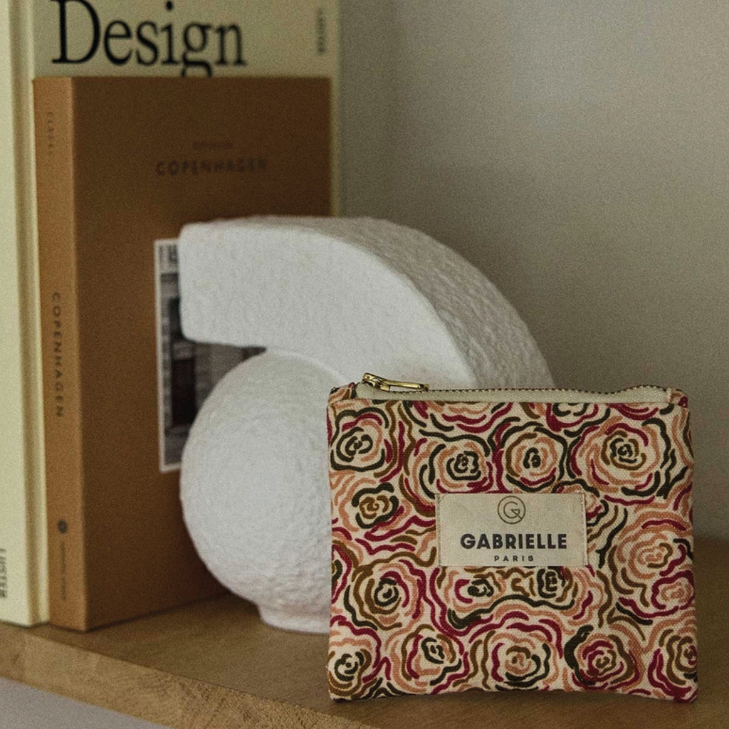 Floral print wallet with "Gabrielle Paris" logo on the front.
Gabrielle Paris Portofino Rose Wallet - Jo And Co Gabrielle Paris Portofino Rose Wallet - Gabrielle Paris