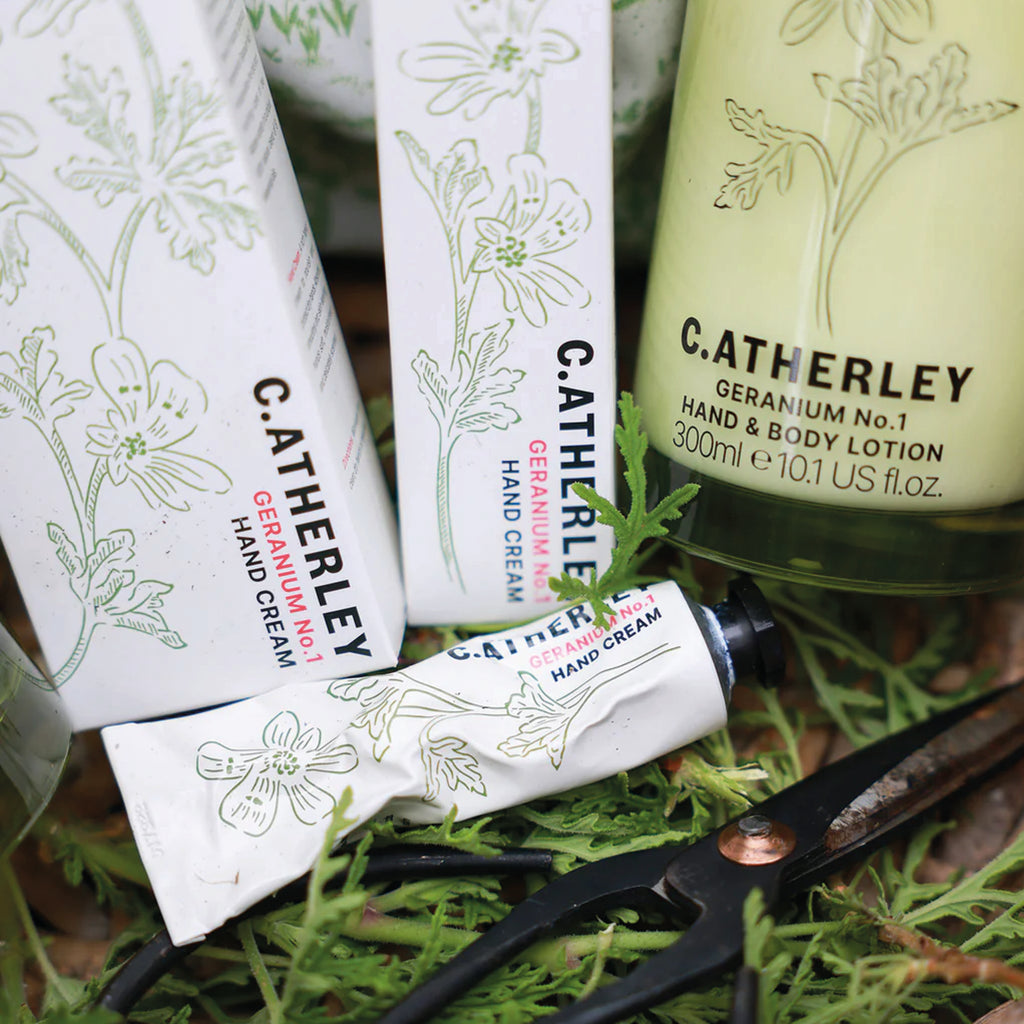 Hand cream with geranium fragrance with hints of rose, lemon, mint and cedar.
Geranium No.1 Hand Cream 75ml - Jo And Co Geranium No.1 Hand Cream 75ml - C.Atherley London