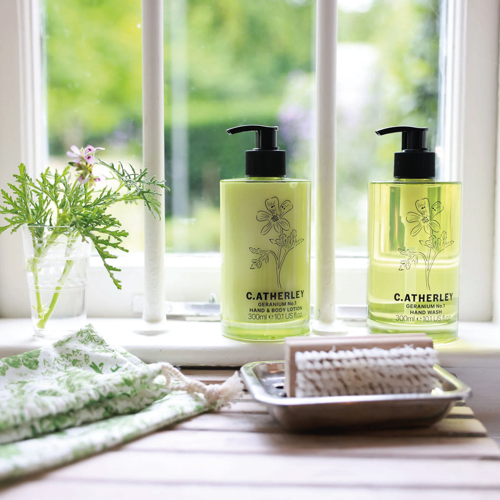 Hand wash scented geranium fragrance with hints of rose, lemon, mint and cedar.
Geranium No.1 Hand Wash 300ml - Jo And Co Geranium No.1 Hand Wash 300ml - C.Atherley London