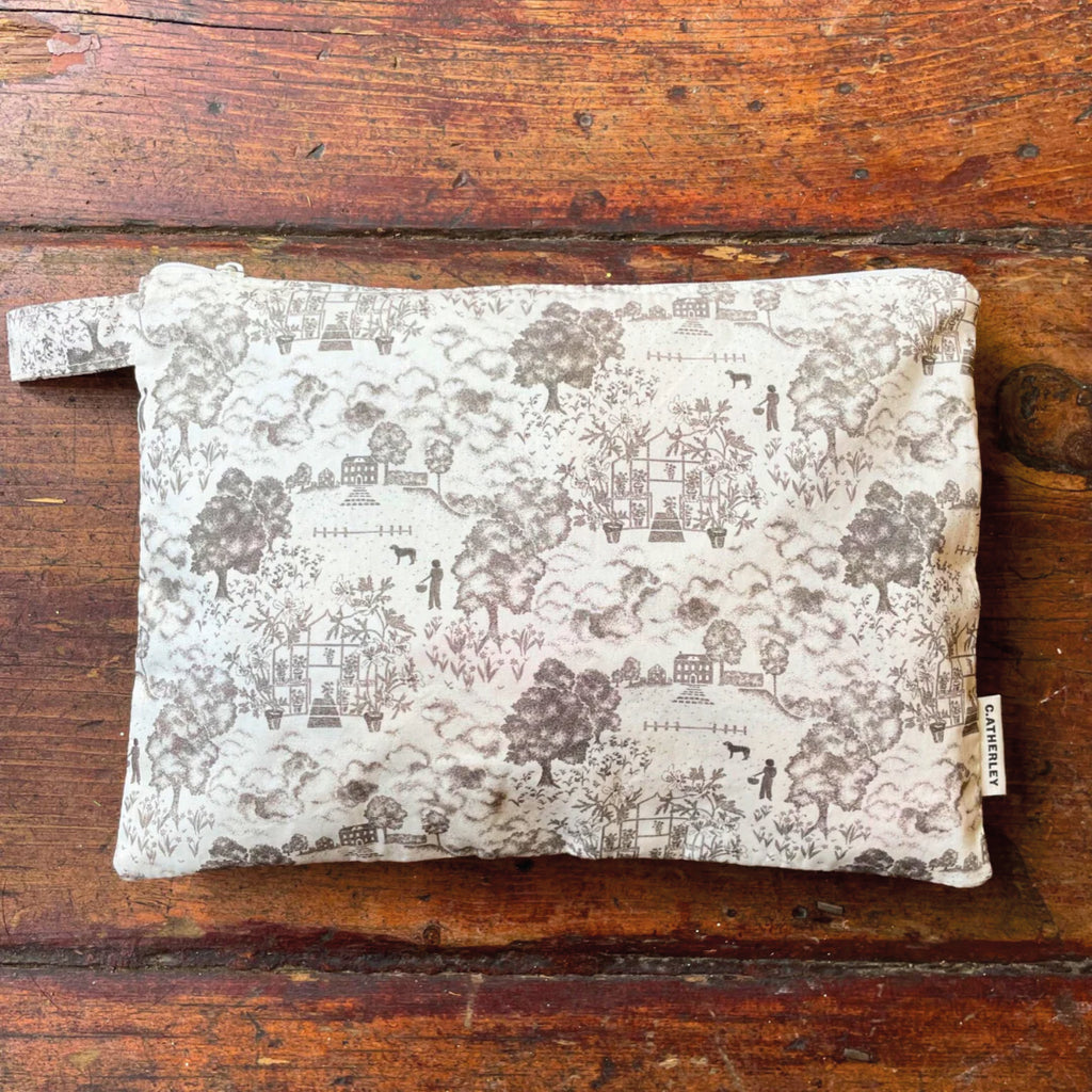 Zip purse with waterproof-lined interior.
Geranium No.2 Zip Purse - Jo And Co Geranium No.2 Zip Purse - C.Atherley London