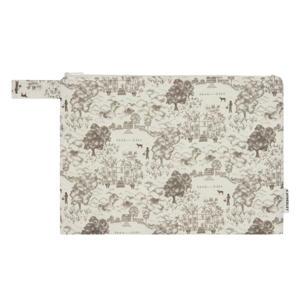 Zip purse with waterproof-lined interior.
Geranium No.2 Zip Purse - Jo And Co Geranium No.2 Zip Purse - C.Atherley London