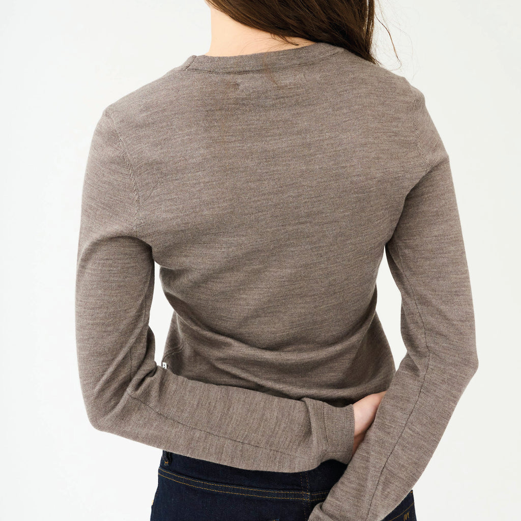 Brown melange merino wool long sleeve knit with crew neckline and finely ribbed trims at the cuffs and hem.
Ivy Copenhagen Brown Melange Essex Long Sleeve Knit - Jo And Co Ivy Copenhagen Brown Melange Essex Long Sleeve Knit - Ivy Copenhagen