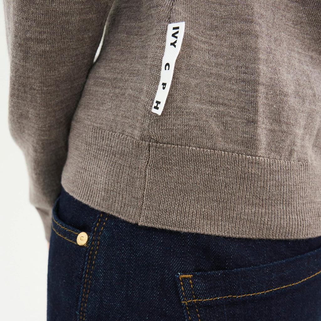 Brown melange merino wool long sleeve knit with crew neckline and finely ribbed trims at the cuffs and hem.
Ivy Copenhagen Brown Melange Essex Long Sleeve Knit - Jo And Co Ivy Copenhagen Brown Melange Essex Long Sleeve Knit - Ivy Copenhagen