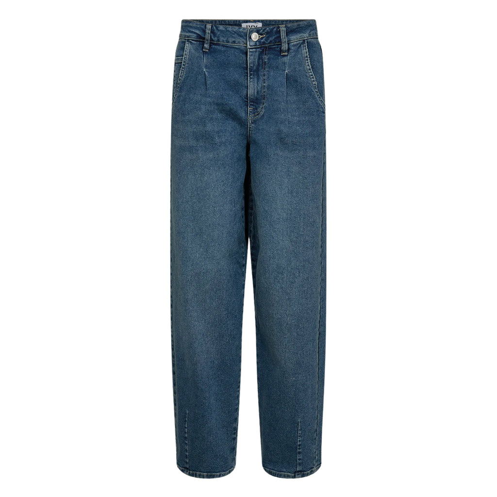 Cropped blue jeans with high waist, soft pleats and tapered leg.
Ivy Copenhagen Tribeca Blue Heaven Cropped Jeans - Jo And Co Ivy Copenhagen Tribeca Blue Heaven Cropped Jeans - Ivy Copenhagen