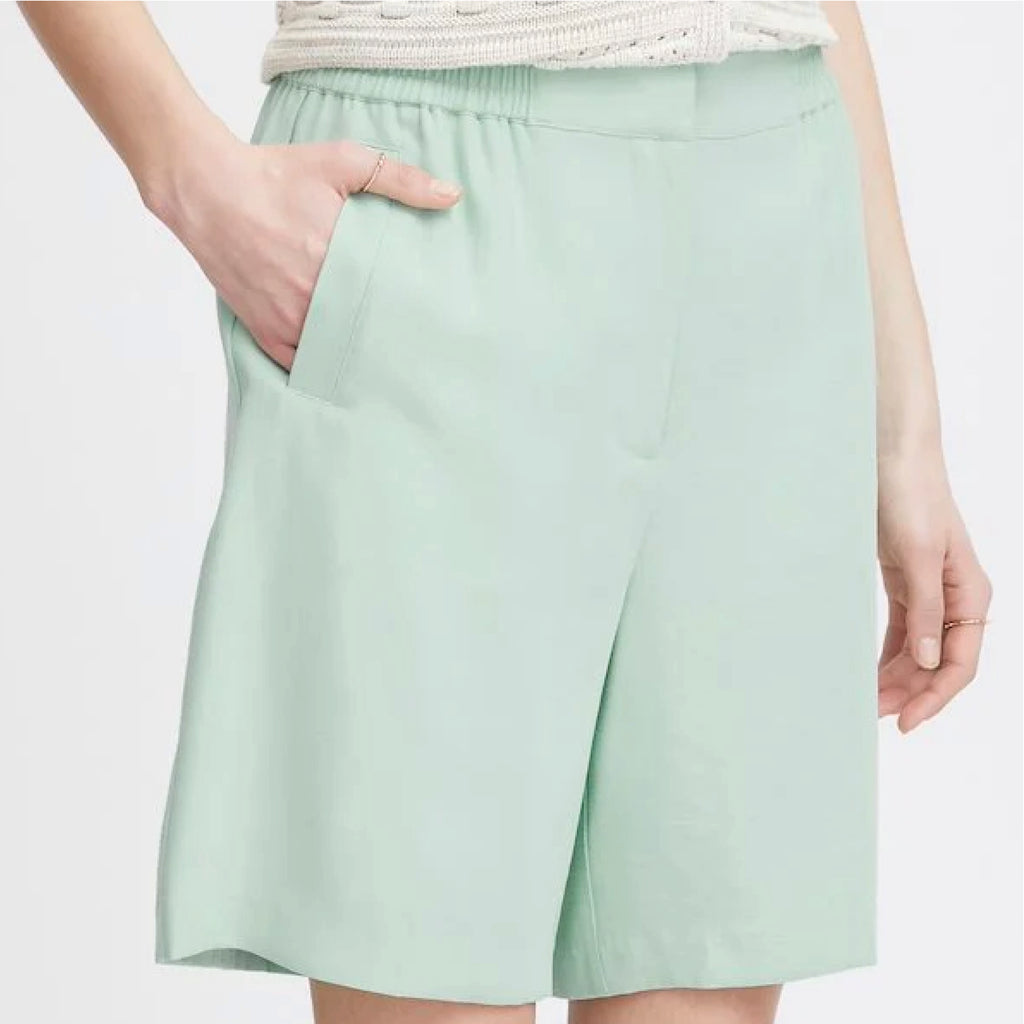 Jo And Co Atelier Rêve Lichen Irleono Shorts_These Lichen Irleono shorts offer a versatile and polished addition to your wardrobe. Featuring a high waist and loose fit silhouette, they provide both style and comfort for any occasion.