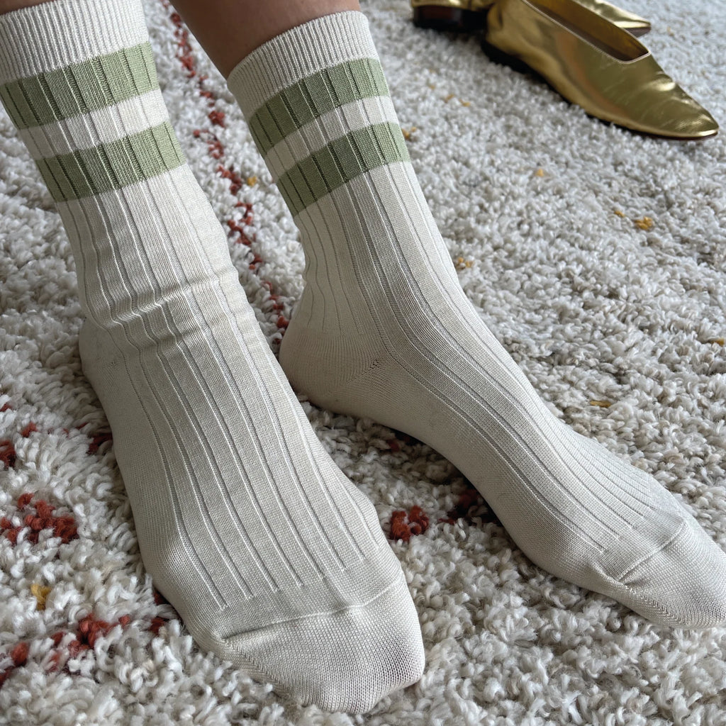 Sporty cream socks with green stripe with ribbed design and quarter-crew length.
Le Bon Shoppe Guacamole Varsity Her Socks - Jo And Co Le Bon Shoppe Guacamole Varsity Her Socks - Le Bon Shoppe