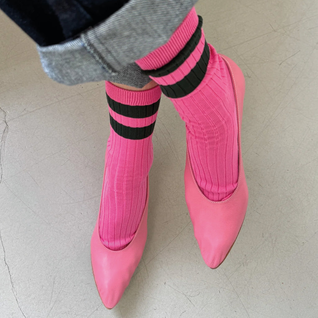 Sporty pink socks with dark green stripe with ribbed design and quarter-crew length.
Le Bon Shoppe Pink Green Varsity Her Socks - Jo And Co Le Bon Shoppe Pink Green Varsity Her Socks - Le Bon Shoppe