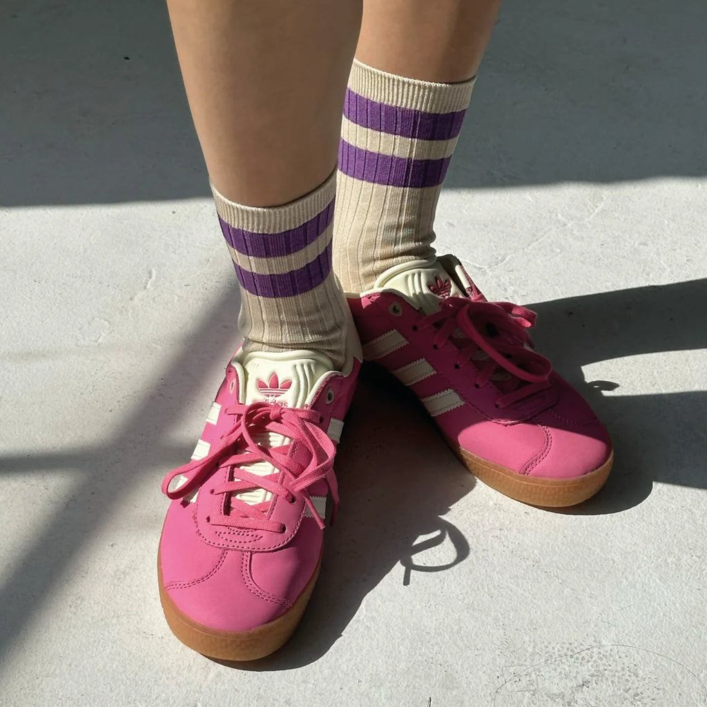 Sporty cream socks with purple stripe with ribbed design andquarter-crew length.
Le Bon Shoppe Ube Varsity Her Socks - Jo And Co Le Bon Shoppe Ube Varsity Her Socks - Le Bon Shoppe