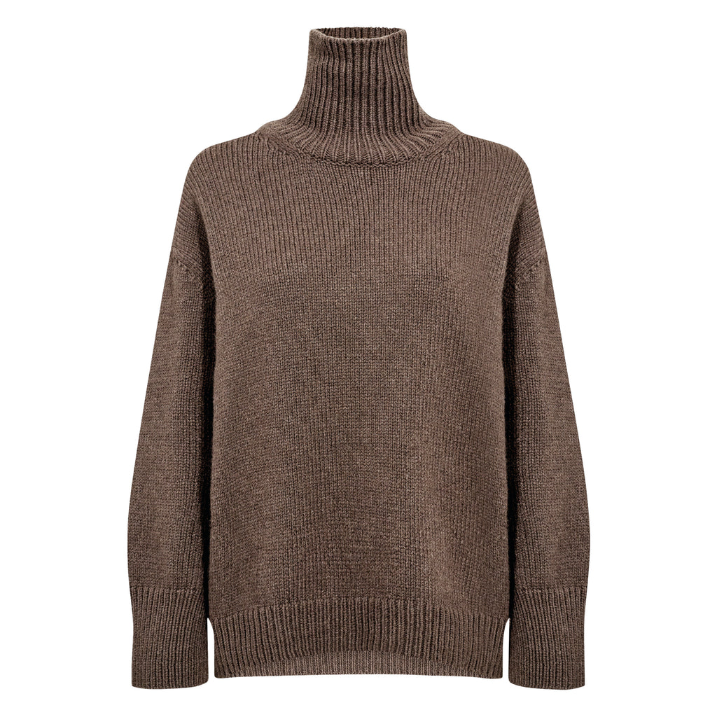 Brown turtleneck sweater.
Leveté Room Walnut Melange Turtleneck Perle Knit - Jo And Co Leveté Room Walnut Melange Turtleneck Perle Knit - Leveté Room
