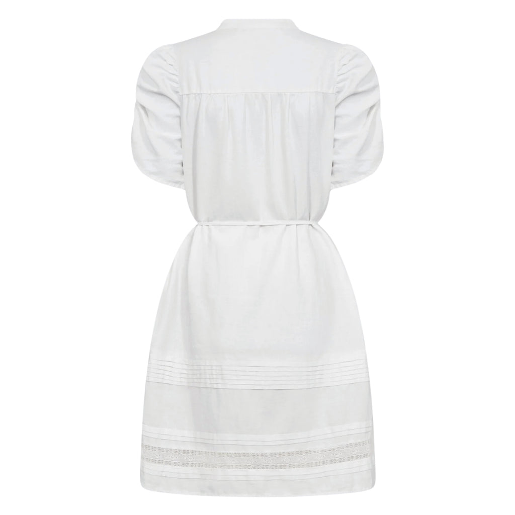A white short dress with puffed sleeves, a smart collar, button-up front, a self-tie waist, and lace trim detailing.
Leveté Room White Naja Dress - Jo And Co Leveté Room White Naja Dress - Leveté Room