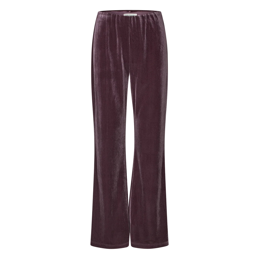 Purple velvet pants.
Lollys Laundry Lavender Casey Trousers - Jo And Co Lollys Laundry Lavender Casey Trousers - Lollys Laundry