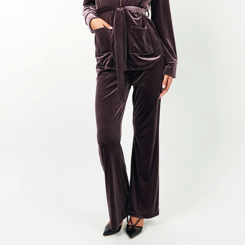 Purple velvet pants.
Lollys Laundry Lavender Casey Trousers - Jo And Co Lollys Laundry Lavender Casey Trousers - Lollys Laundry