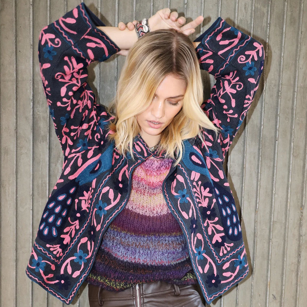 Black jacket with floral embroidery in lightweight cotton and open front.
Lollys Laundry Washed Black Sadie Jacket- Jo And Co Lollys Laundry Washed Black Sadie Jacket - Lollys Laundry