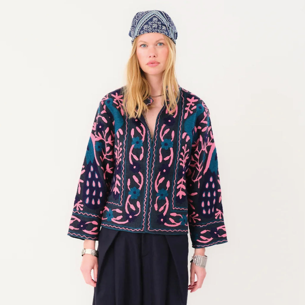 Black jacket with floral embroidery in lightweight cotton and open front.
Lollys Laundry Washed Black Sadie Jacket- Jo And Co Lollys Laundry Washed Black Sadie Jacket - Lollys Laundry