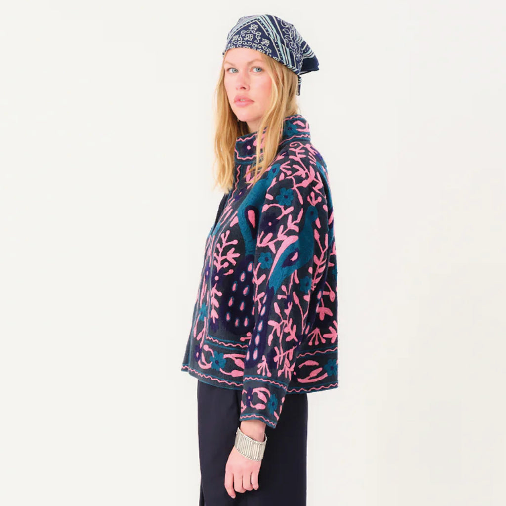 Black jacket with floral embroidery in lightweight cotton and open front.
Lollys Laundry Washed Black Sadie Jacket- Jo And Co Lollys Laundry Washed Black Sadie Jacket - Lollys Laundry