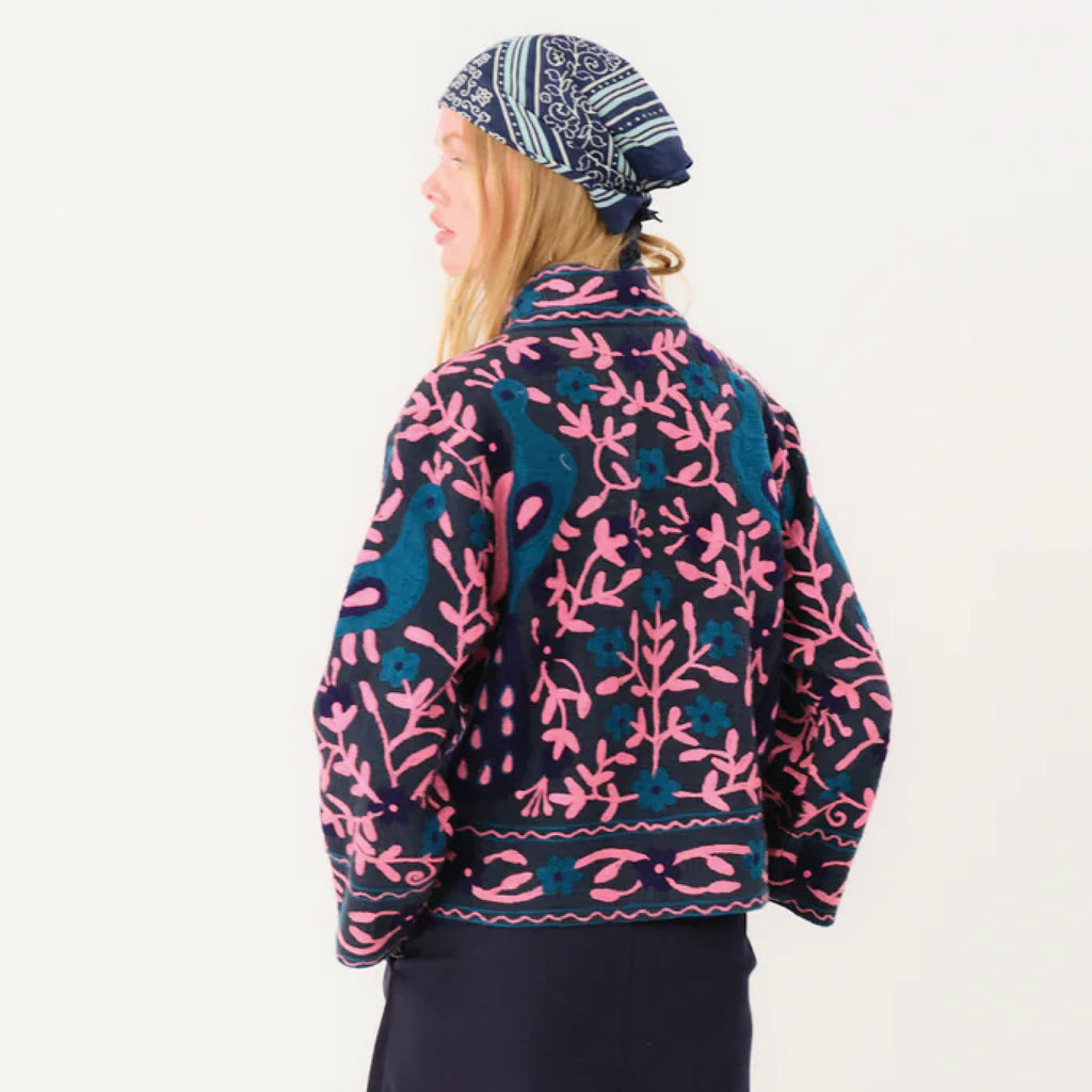 Black jacket with floral embroidery in lightweight cotton and open front.
Lollys Laundry Washed Black Sadie Jacket- Jo And Co Lollys Laundry Washed Black Sadie Jacket - Lollys Laundry