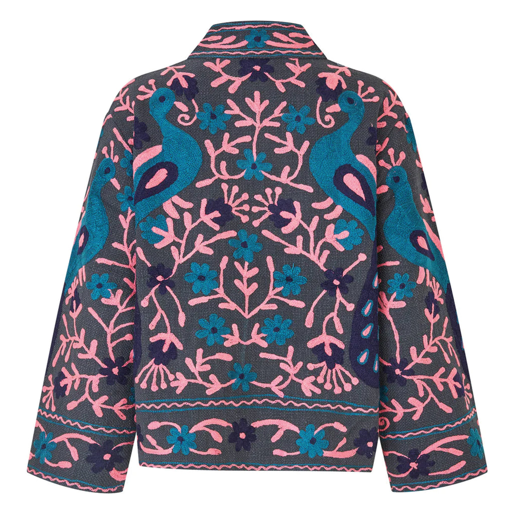 Black jacket with floral embroidery in lightweight cotton and open front.
Lollys Laundry Washed Black Sadie Jacket- Jo And Co Lollys Laundry Washed Black Sadie Jacket - Lollys Laundry