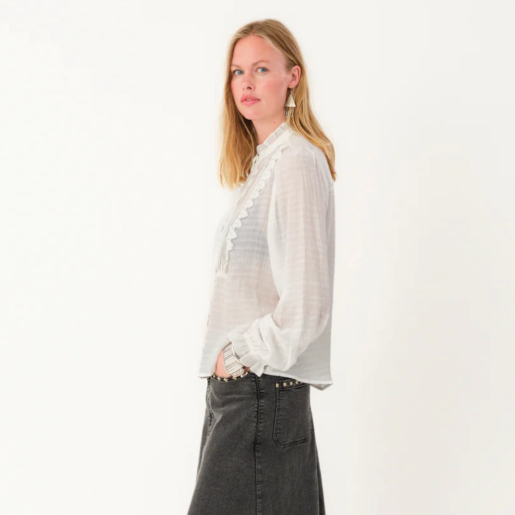 White blouse with a high collar.
Lollys Laundry White Ariel Shirt - Jo And Co Lollys Laundry