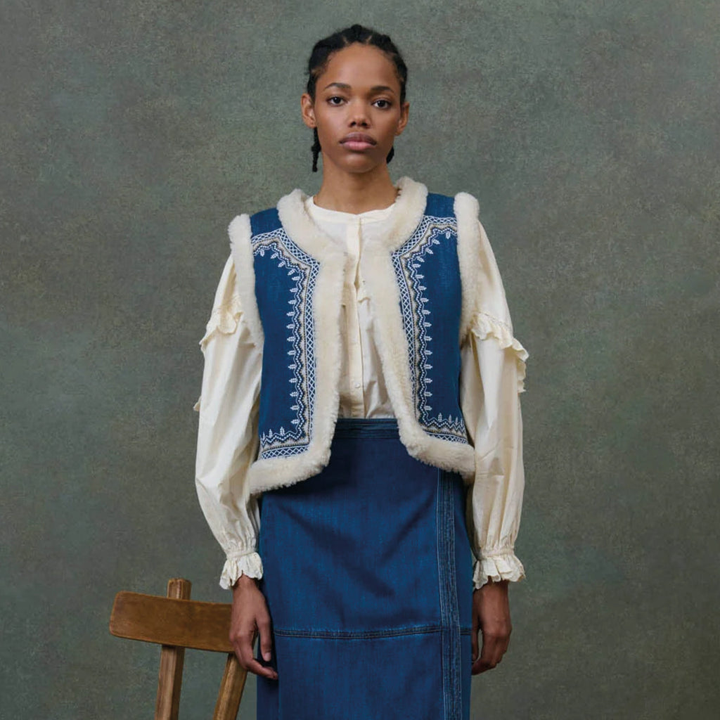Blue denim reversible vest with white sherpa lining and embroideries.
Louise Misha Stone Blue Figara Reversible Vest - Jo And Co Louise Misha Stone Blue Figara Reversible Vest - Louise Misha
