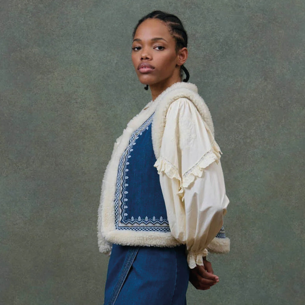 Blue denim reversible vest with white sherpa lining and embroideries.
Louise Misha Stone Blue Figara Reversible Vest - Jo And Co Louise Misha Stone Blue Figara Reversible Vest - Louise Misha