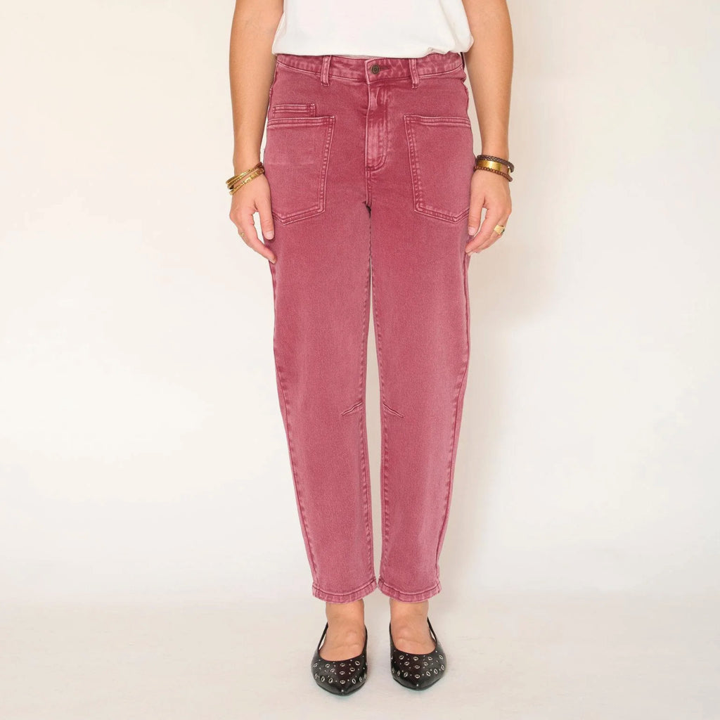 Red jeans with 90s carrot-fit, loose fit at the hips that tapers toward the ankles.
MKT Studio Patras Pacific Drill Ruby Jeans - Jo And Co MKT Studio Patras Pacific Drill Ruby Jeans - MKT Studio