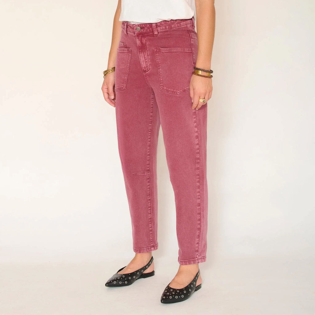 Red jeans with 90s carrot-fit, loose fit at the hips that tapers toward the ankles.
MKT Studio Patras Pacific Drill Ruby Jeans - Jo And Co MKT Studio Patras Pacific Drill Ruby Jeans - MKT Studio