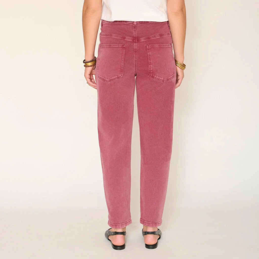 Red jeans with 90s carrot-fit, loose fit at the hips that tapers toward the ankles.
MKT Studio Patras Pacific Drill Ruby Jeans - Jo And Co MKT Studio Patras Pacific Drill Ruby Jeans - MKT Studio