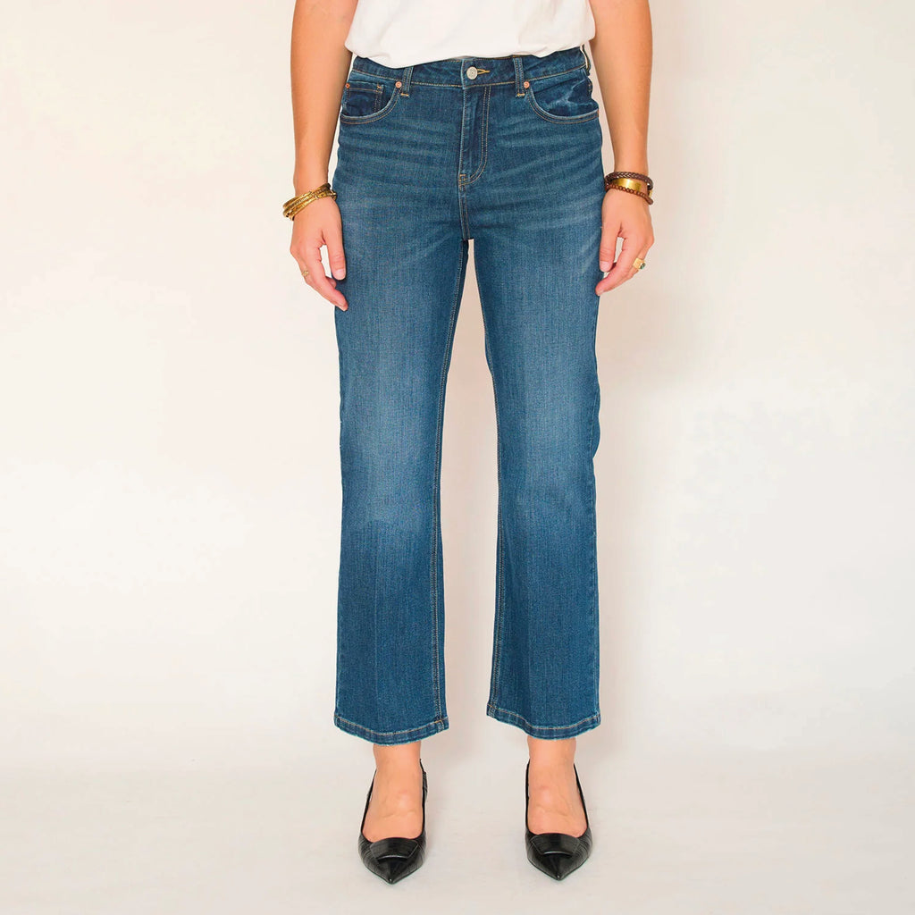Blue jeans with straight-leg fit, faded vintage blue Arkansas Wash and front and back pockets.
MKT Studio The Linda Wilson Blue Arkansas Wash Jeans - Jo And Co MKT Studio The Linda Wilson Blue Arkansas Wash Jeans - MKT Studio