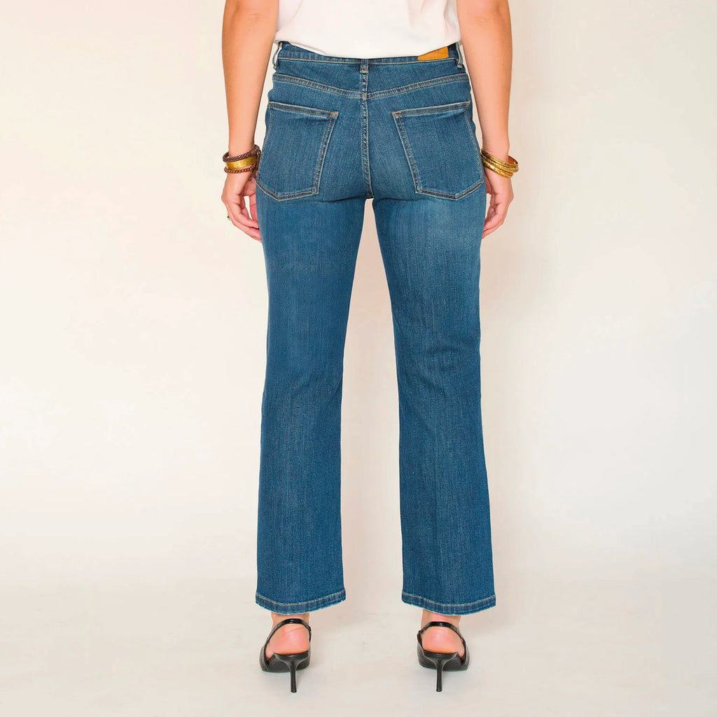 Blue jeans with straight-leg fit, faded vintage blue Arkansas Wash and front and back pockets.
MKT Studio The Linda Wilson Blue Arkansas Wash Jeans - Jo And Co MKT Studio The Linda Wilson Blue Arkansas Wash Jeans - MKT Studio