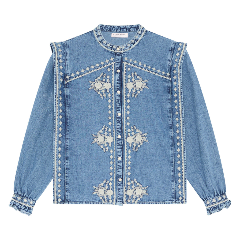 Light blue denim cotton blouse with white embroidery and ruffle details.
Maison Hotel Narciso Campo Blouse - Jo And Co Maison Hotel Narciso Campo Blouse - Maison Hotel