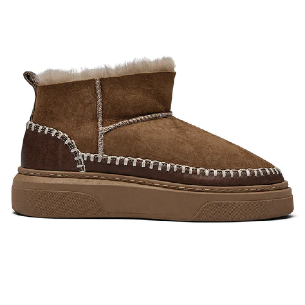 Ankle boot in tan suede.
Pavement Tan Suvi Boots- Jo And Co Pavement Tan Suvi Boots - Pavement