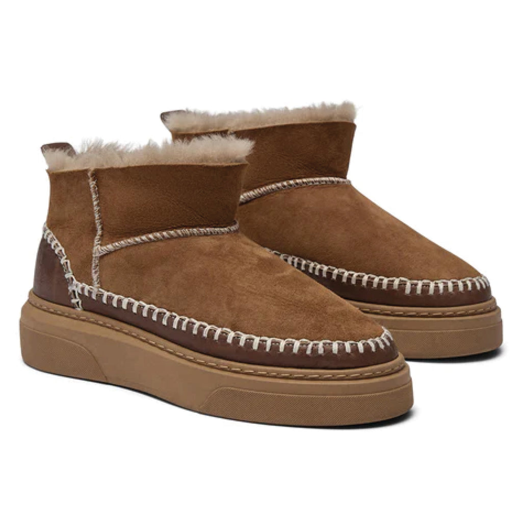 Ankle boot in tan suede.
Pavement Tan Suvi Boots- Jo And Co Pavement Tan Suvi Boots - Pavement