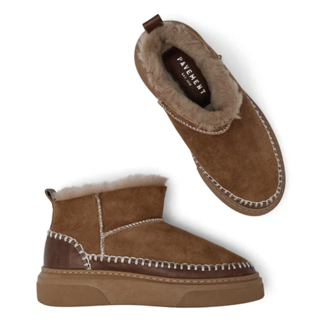 Ankle boot in tan suede.
Pavement Tan Suvi Boots- Jo And Co Pavement Tan Suvi Boots - Pavement