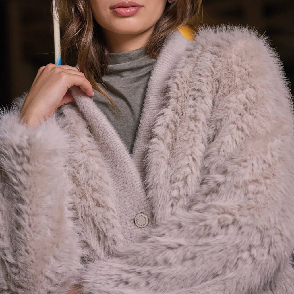 Short faux fur birch beige jacket.
Rino & Pelle Birch Chaimae Jacket - Jo And Co Rino & Pelle Birch Chaimae Jacket - Rino & Pelle