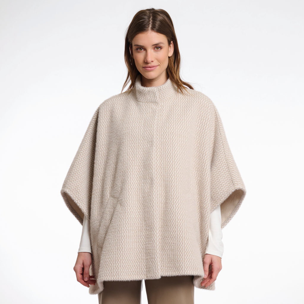 Beige cape in soft wool look.
Rino & Pelle Pale Birch Frames Rosanna Cape - Jo And Co Rino & Pelle Pale Birch Frames Rosanna Cape - Rino & Pelle
