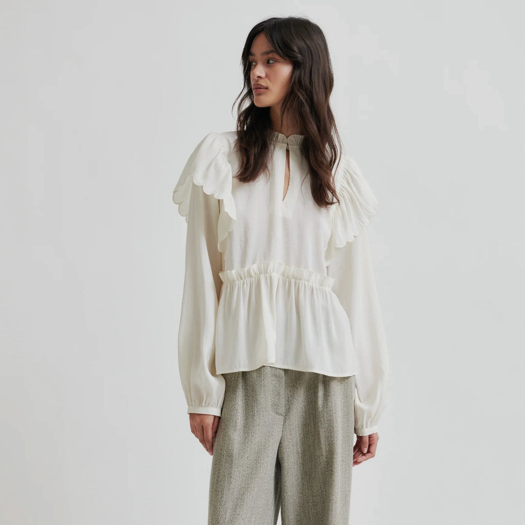 Tofu cream frilled long-sleeved blouse with round neck with frill trim and keyhole opening with button fastening.
Second Female Tofu Terra Frill Blouse - Jo And Co Second Female Tofu Terra Frill Blouse - Second Female