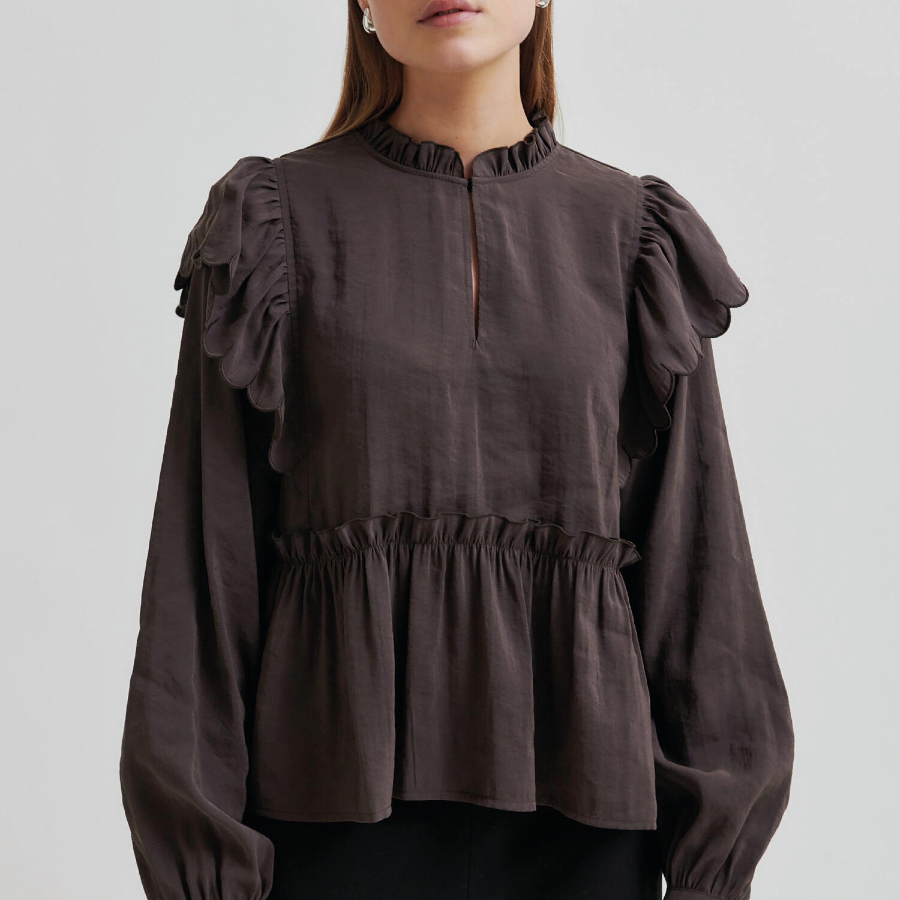 【eim】shoulder pleats frill blouse eim】shoulder pleats frill blouse