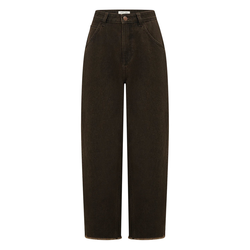 Carpenter style dark brown jeans with a super high-rise and frayed hem.
Seventy + Mochi Cacao Bo Jeans - Jo And Co Seventy + Mochi Cacao Bo Jeans - Seventy + Mochi