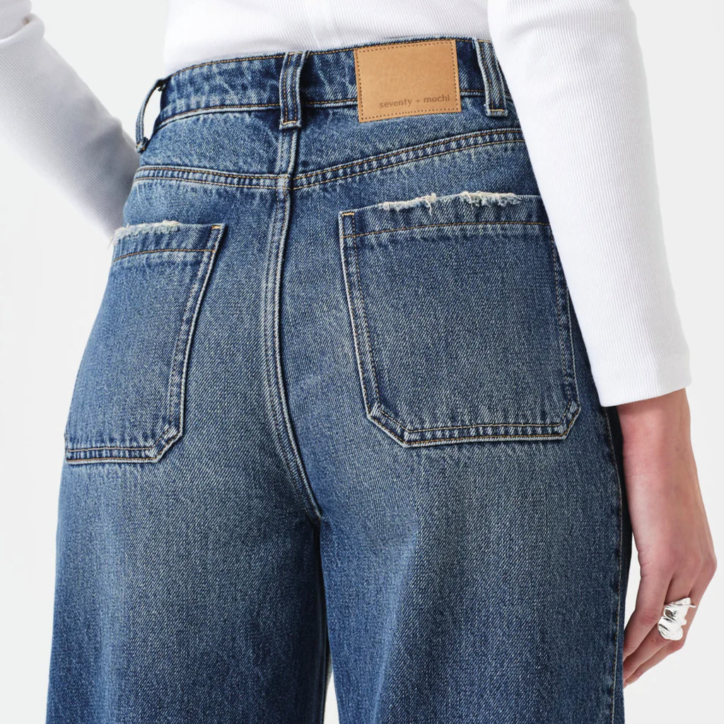 Carpenter style blue wash jeans with a super high-rise and frayed hem.
Seventy + Mochi Phoenix Bo Jeans - Jo And Co Seventy + Mochi Phoenix Bo Jeans - Seventy + Mochi