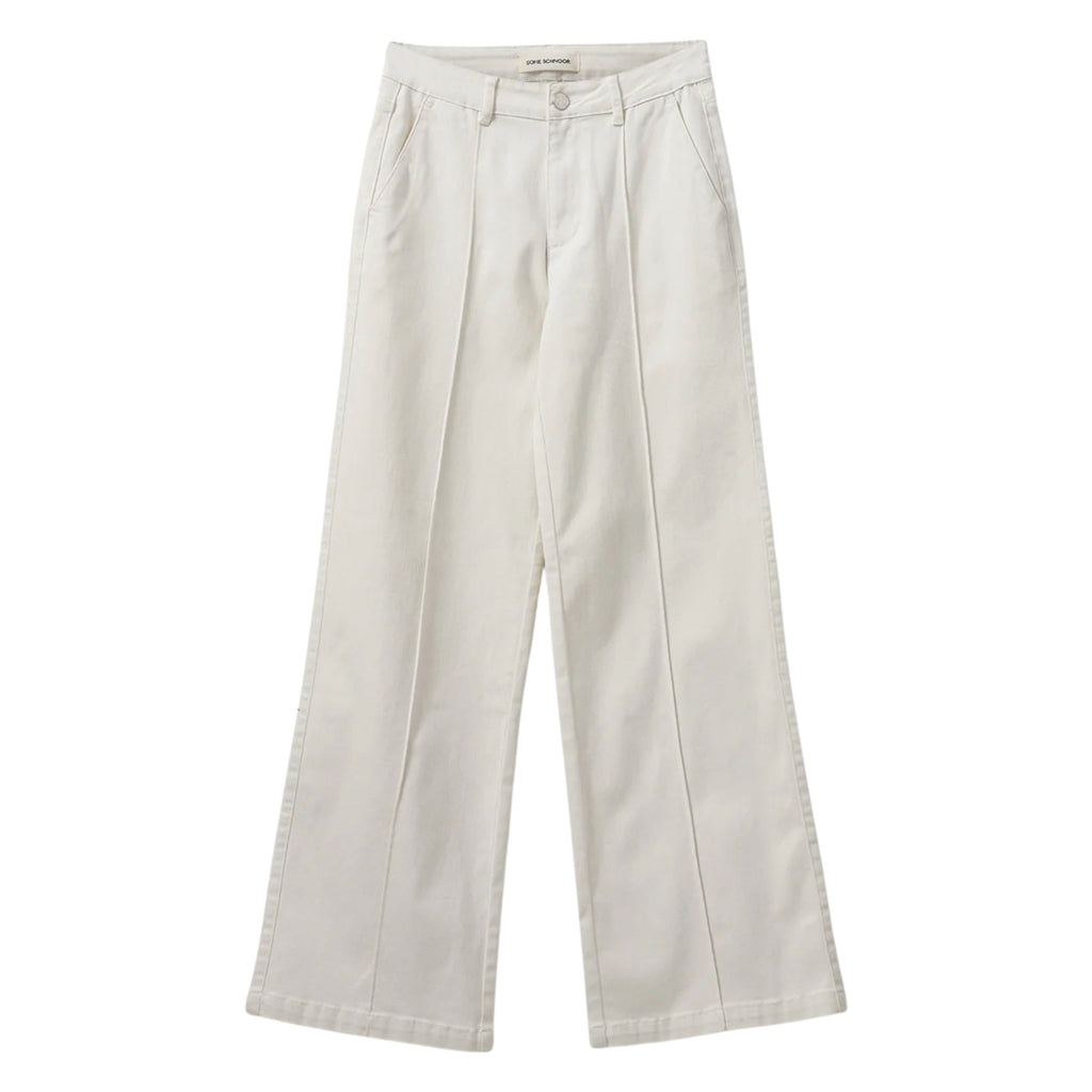 Sofie Schnoor Off White Cari Mid Jeans with mid-waist, front seam detail, stretch fabric, and back pockets in off white color.