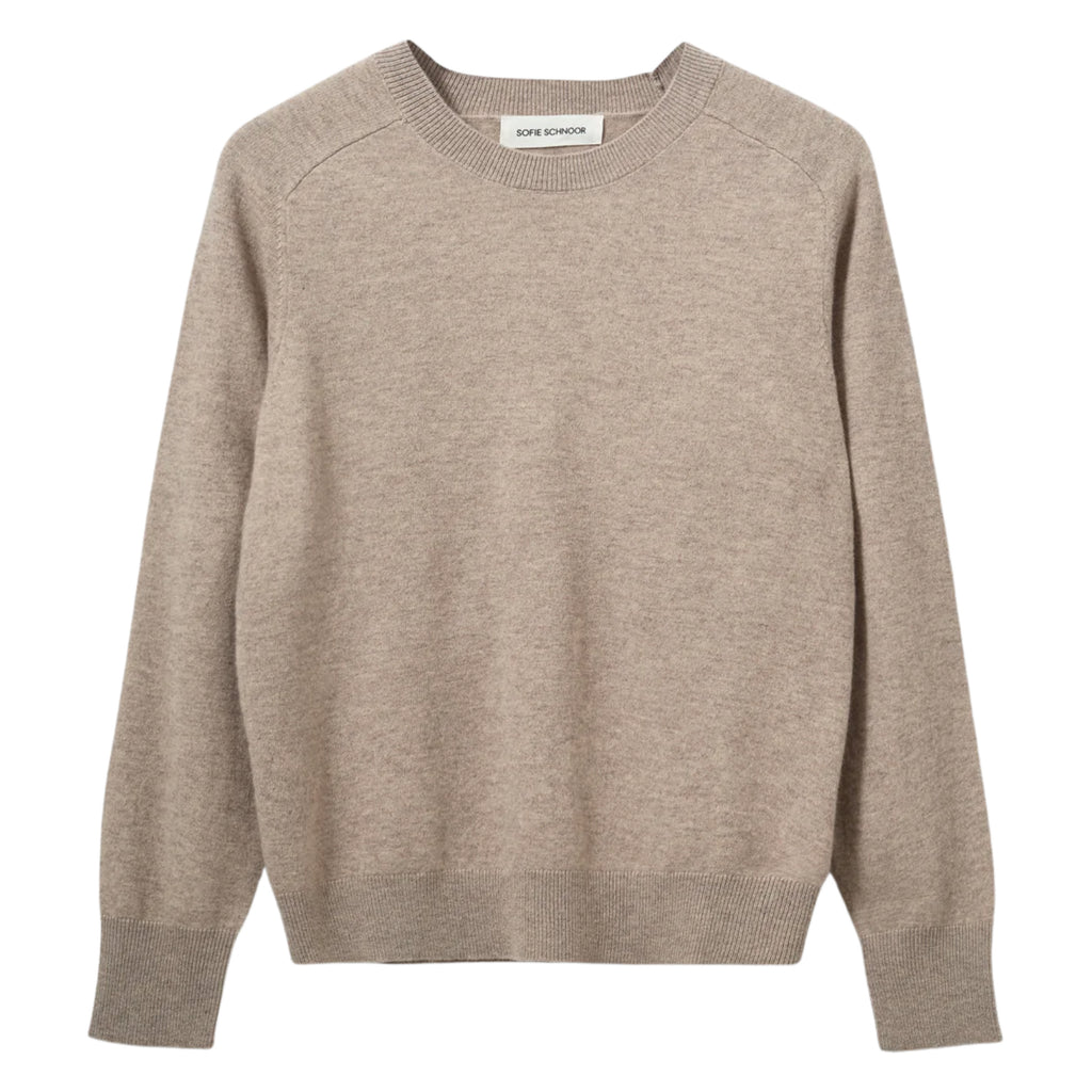 Brown melange sweater with long raglan sleeves, round neckline, ribbed trims and relaxed fit.
Sofie Schnoor Brown Melange Delia Knit - Jo And Co Sofie Schnoor Brown Melange Delia Knit - Sofie Schnoor