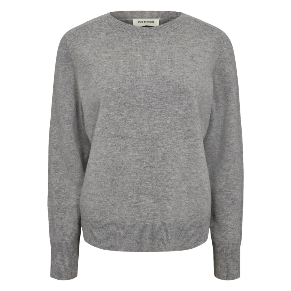 Grey melange sweater with long raglan sleeves, round neckline, ribbed trims and relaxed fit.
Sofie Schnoor Grey Melange Delia Knit - Jo And Co Sofie Schnoor Grey Melange Delia Knit - Sofie Schnoor