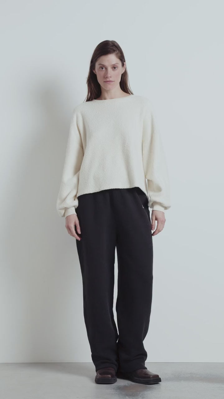 American Vintage Ecru Bobypark long sleeve round neck sweatshirt made from 100% organic cotton fibers.
American Vintage Ecru Bobypark - Jo And Co American Vintage Ecru Bobypark - American Vintage